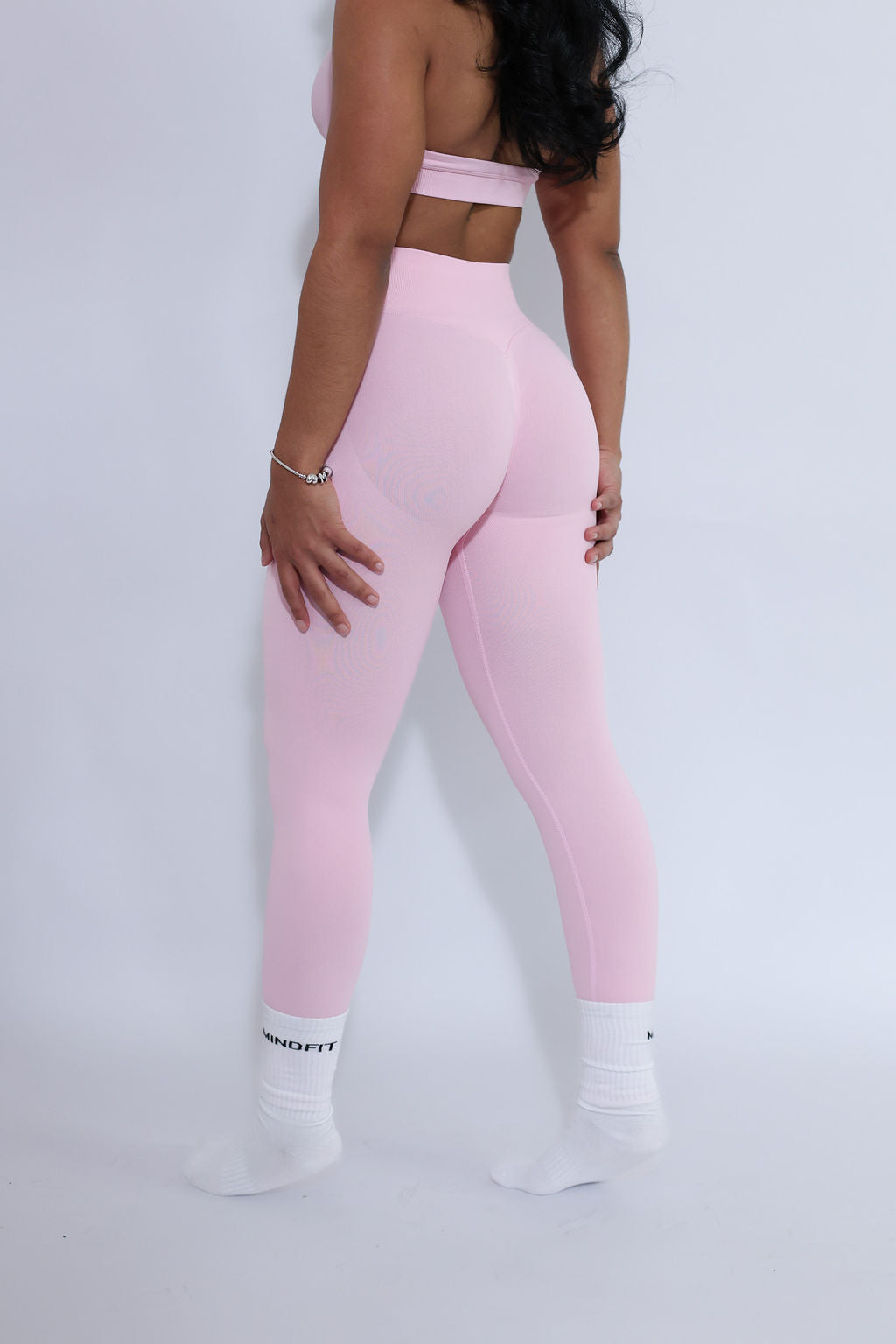 ESSENTIAL LEGGINGS